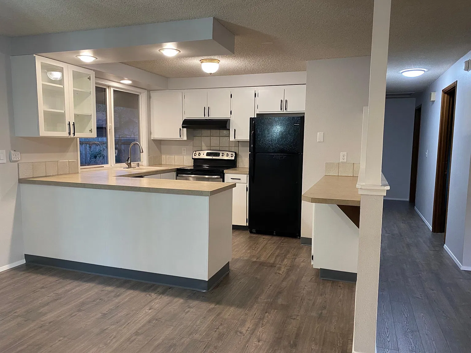 3 bed, 1040 sqft, $2,249 — Photo 4