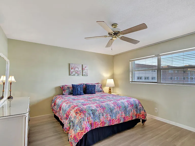 100 Shore Ct #210 — Photo 23