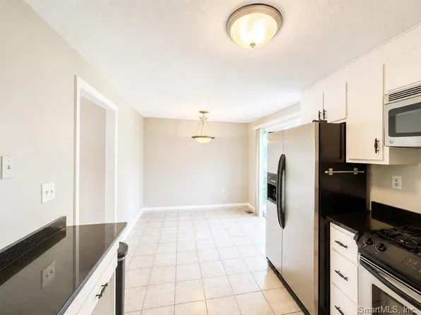 8 Barrington Dr APT C, Wethersfield, CT 06109
