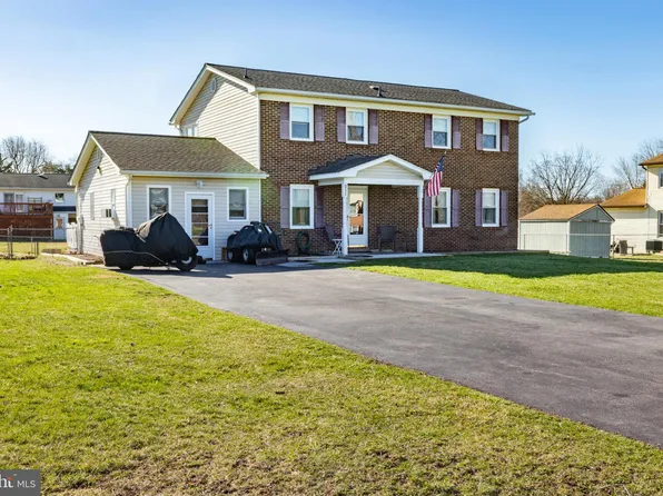 211 Essex Cir, Stephens City, VA 22655