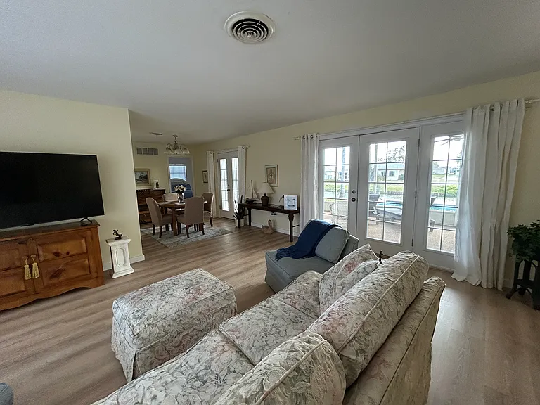 1220 Lakeside Dr — Photo 14