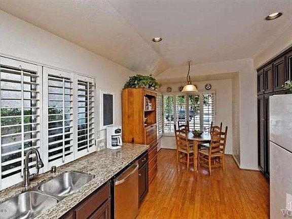 5th image of 256 Saint Thomas Dr