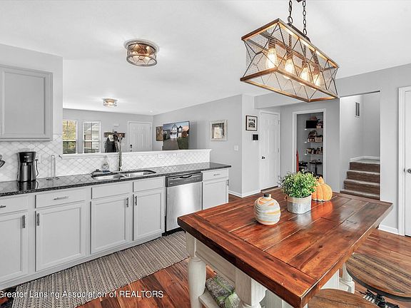 3rd image of 502 Wendover Dr