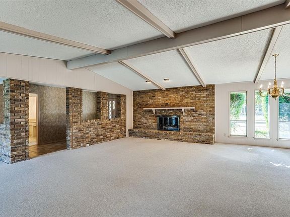 5th image of 2421 Bluffton Dr