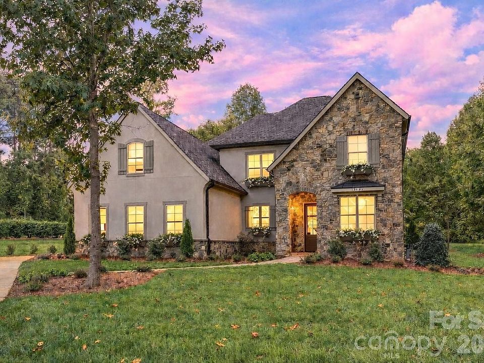 1st image of 520 Weddington Rd