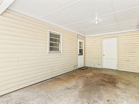 3rd image of 102 Oklahoma Ave