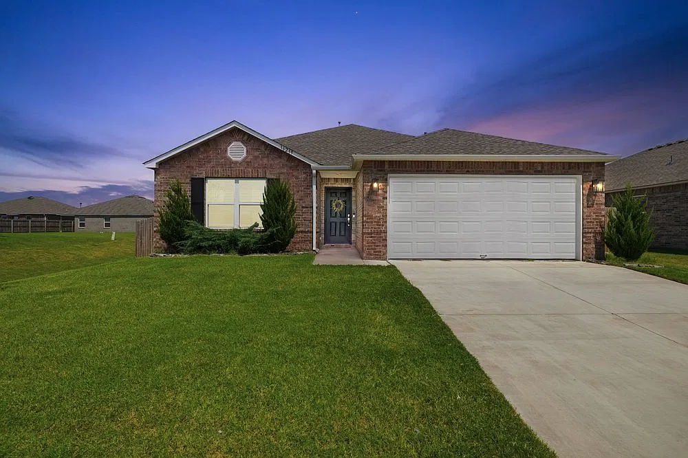 3 bed, 2.0 bath, 1523 sqft, $1,700 — Photo 1