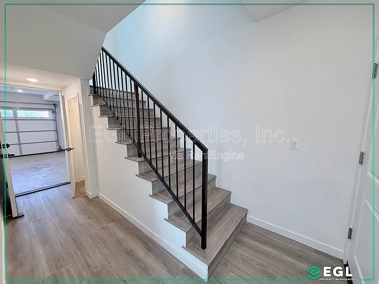 10501 Buford Ave #E — Photo 17
