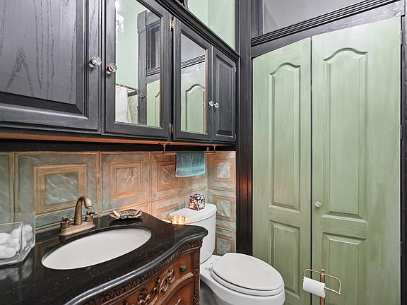 23rd image of 1823 S Broadway St