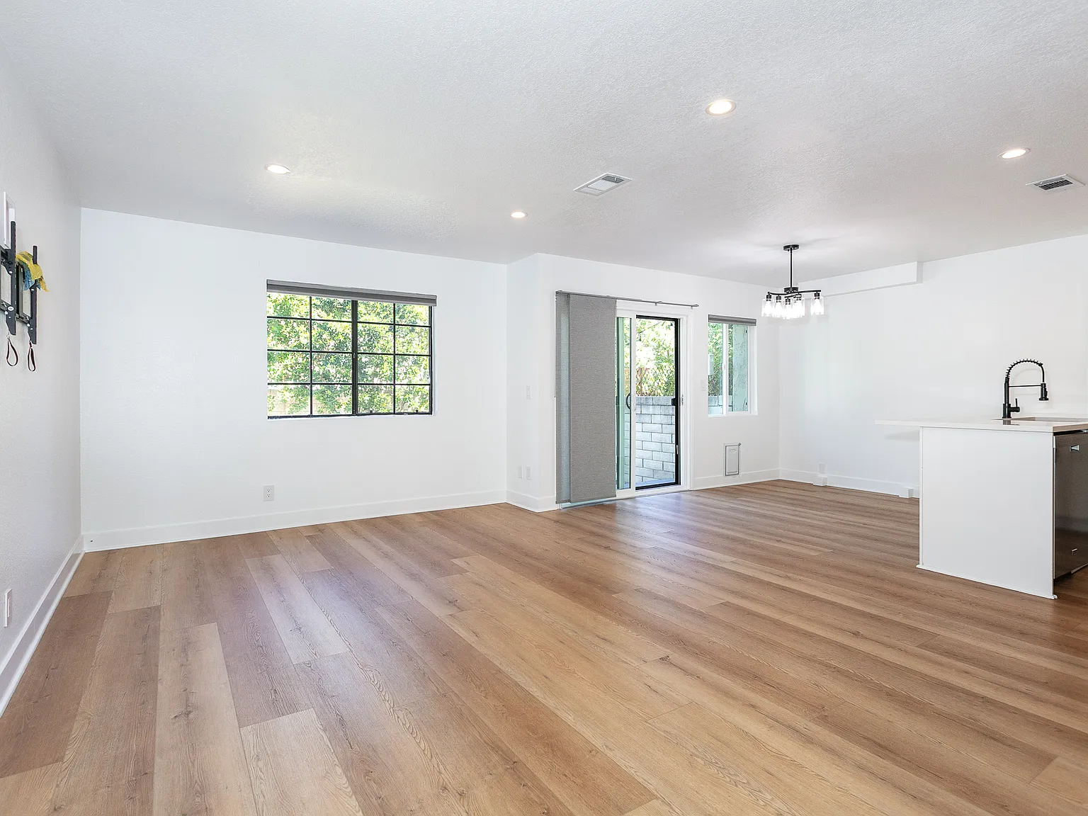 3 bed, 1967 sqft, $4,650 — Photo 3