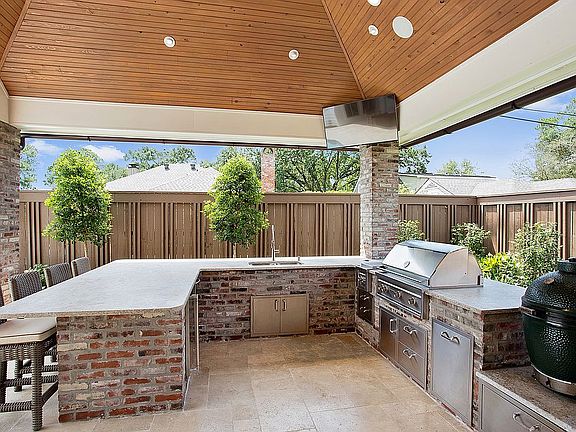 Outdoor Kitchen