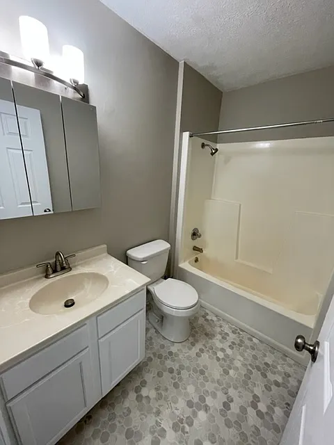 Building Photo - 517 Hawley St #11