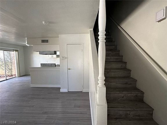 2nd image of 5135 Golden Ln