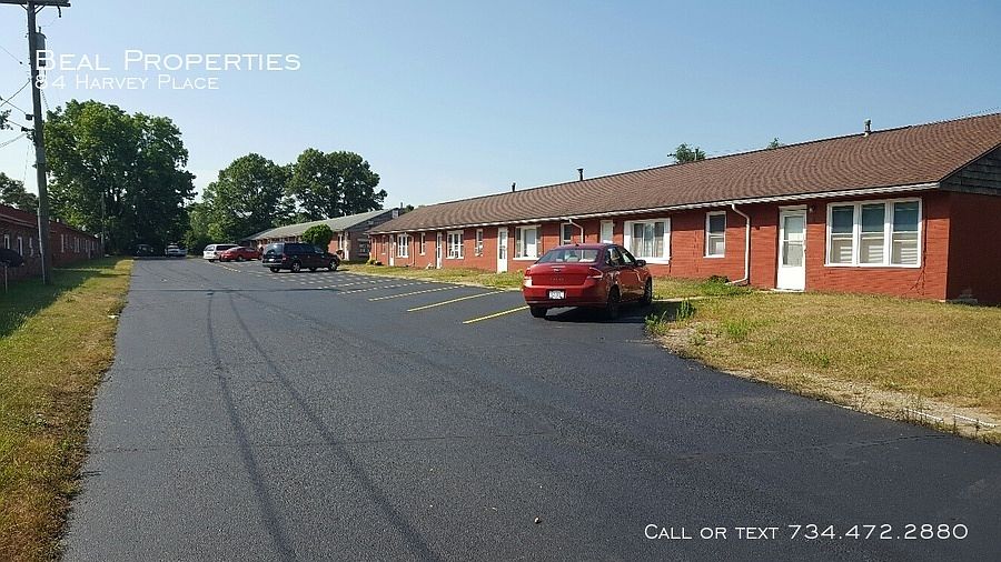 1st image of 84 Harvey Pl