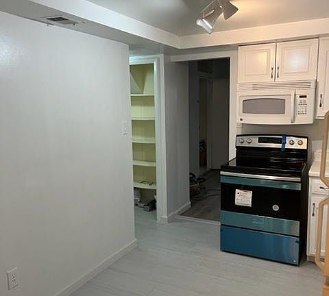 5th image of 113 Drury Cir