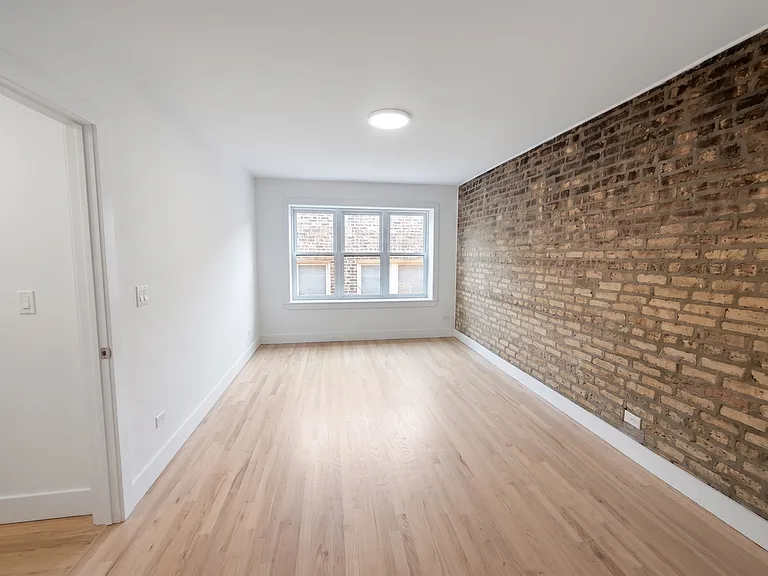 937 W Cornelia Ave #401 — Photo 3