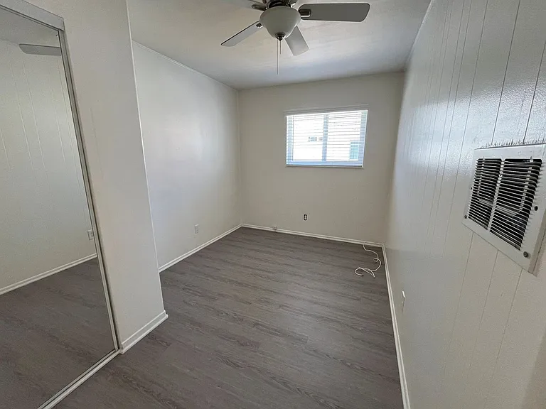 1 Bedroom on Ingraham Street blocks from the beach in Pacific Beach! — Photo 4