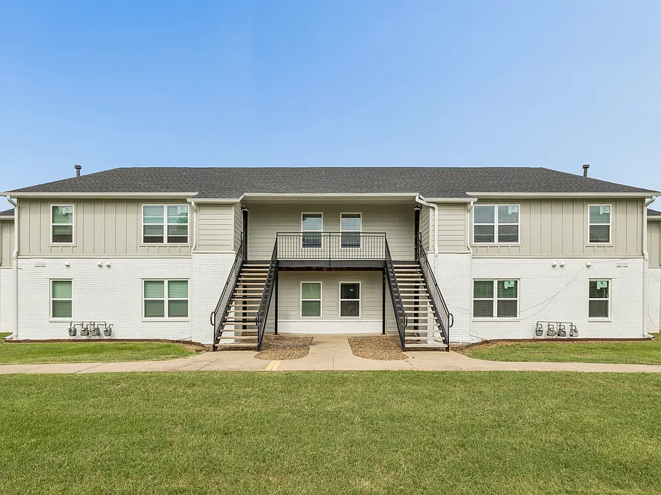 1132 W Cato Springs Rd #4