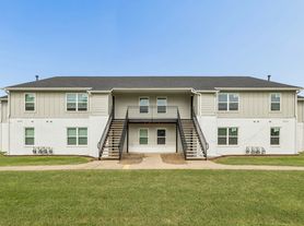 1132 W Cato Springs Rd, Fayetteville, AR