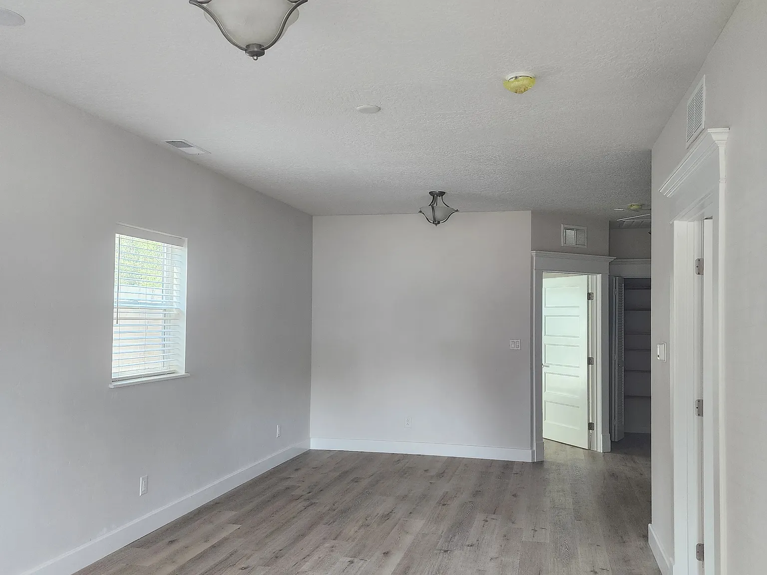 2 bed, 1.5 bath, 1010 sqft, $1,450 — Photo 3
