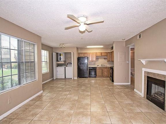 3rd image of 415 Lakepointe Dr Unit 101