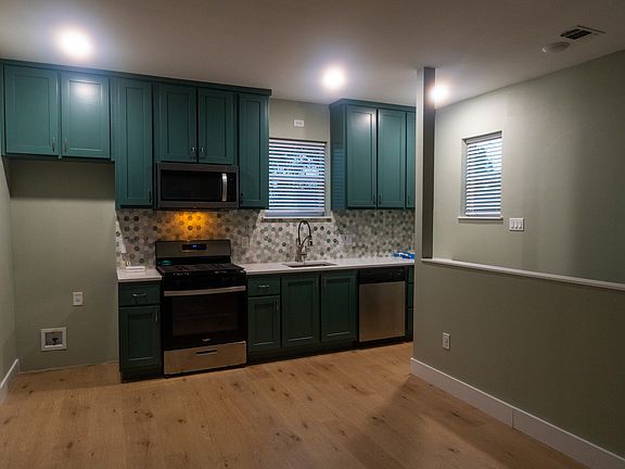 3rd image of 112 Glenwood Ct #2