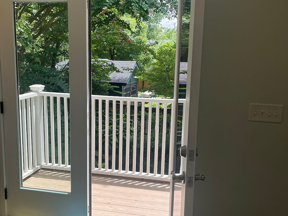 1st image of 330 Chesterfield Ave