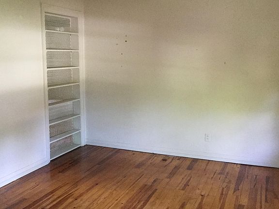 3rd image of 209 S Seneca Blvd