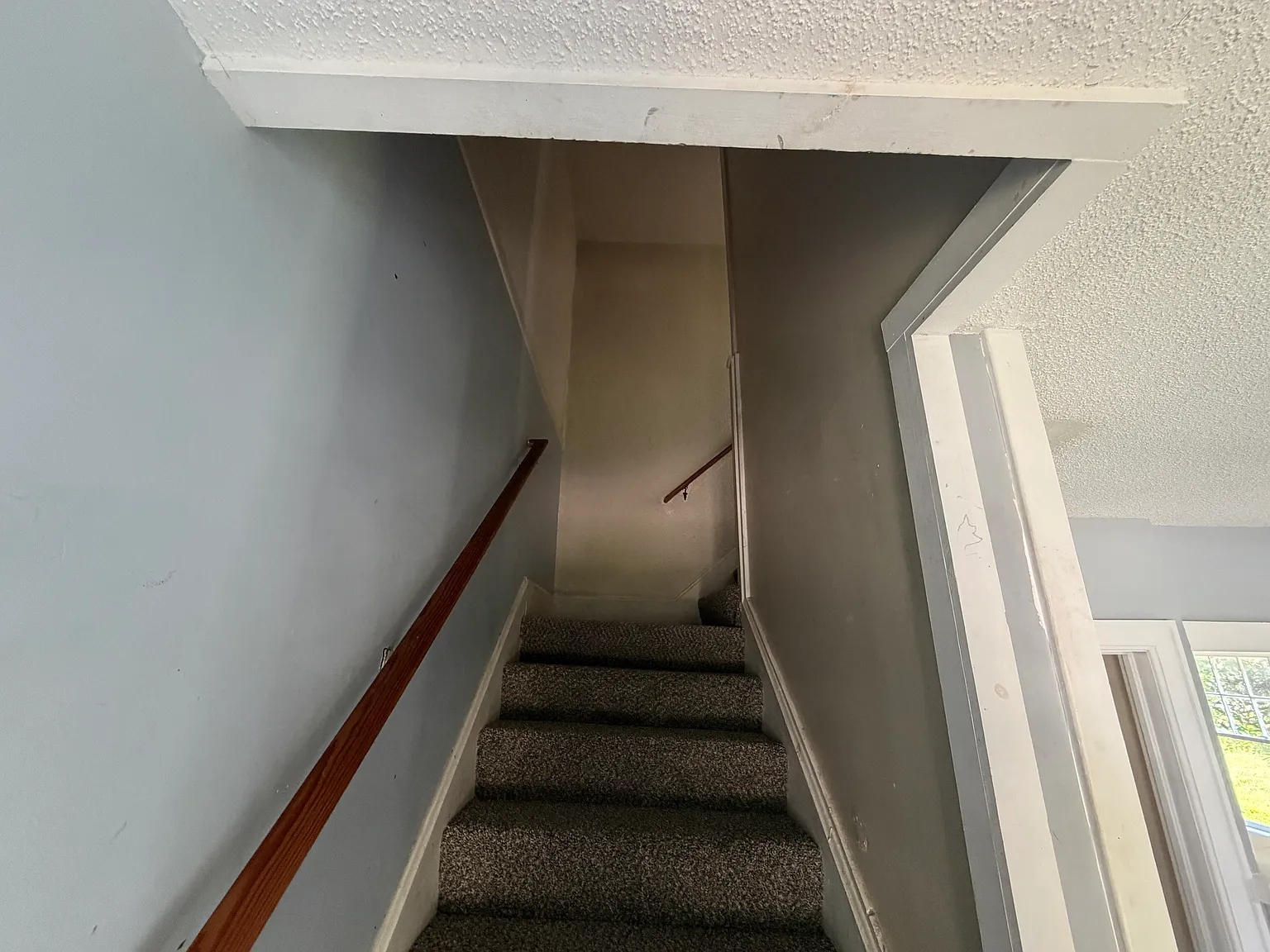 3 bed, 1100 sqft, $1,300 — Photo 3