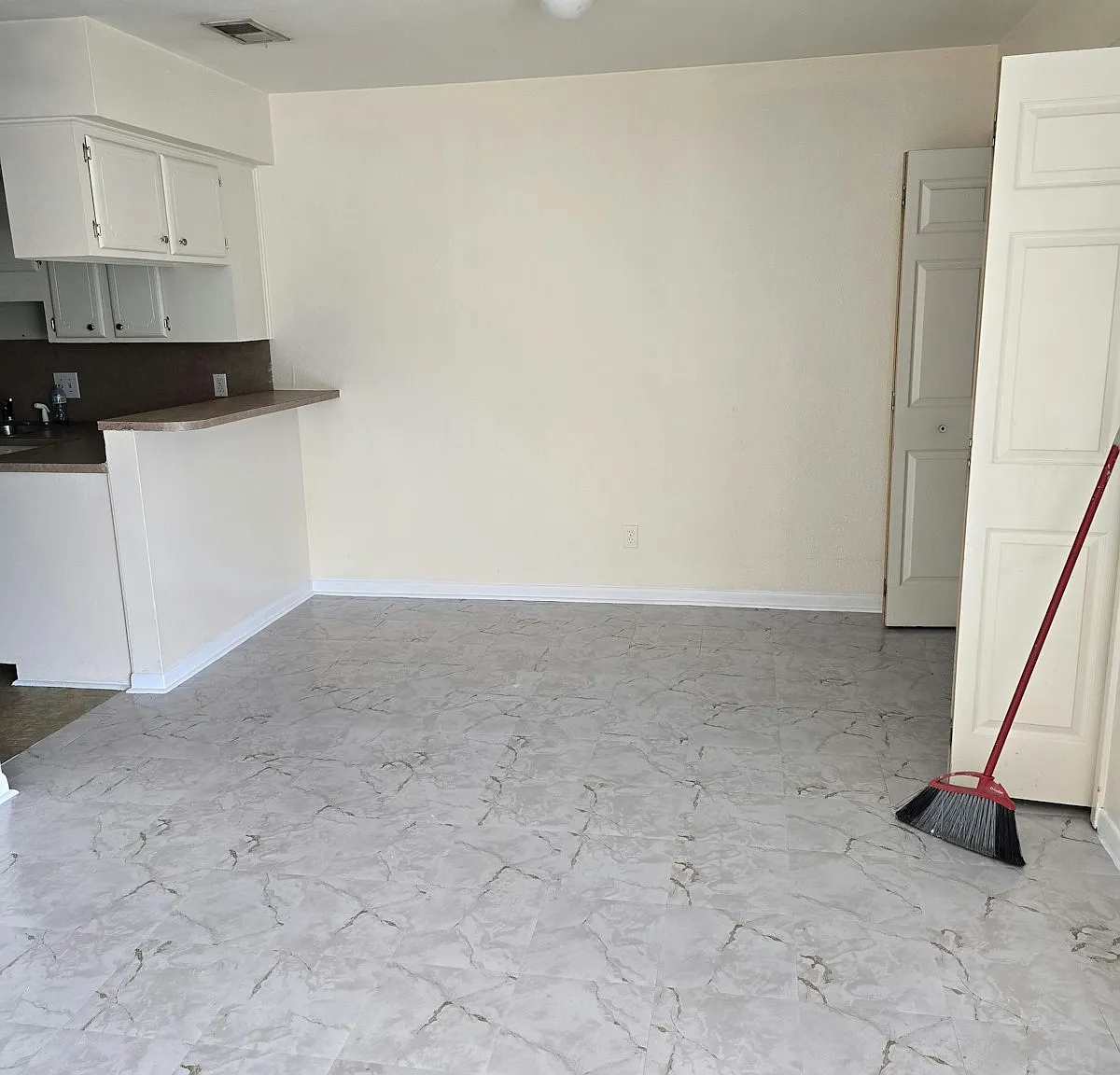 201 Regency Avenue, Unit C — Photo 4