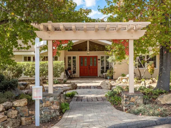 1285 Hidden Oaks Trl, Vista, CA 92084