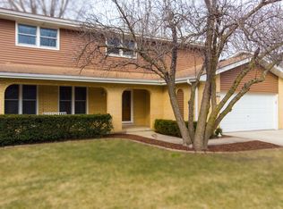 2141 Cherrywood Cir, Naperville, IL 60565