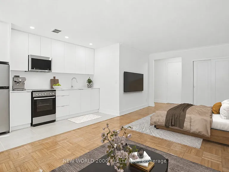 49 Glen Elm Ave #117 — Photo 2