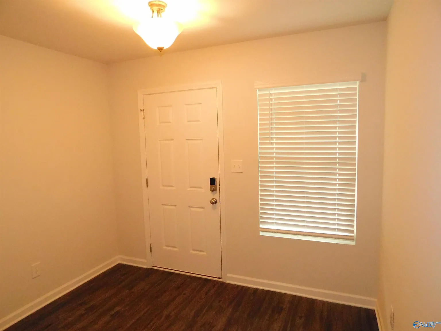 3 bed, 2.5 bath, 1980 sqft, $1,550 — Photo 4