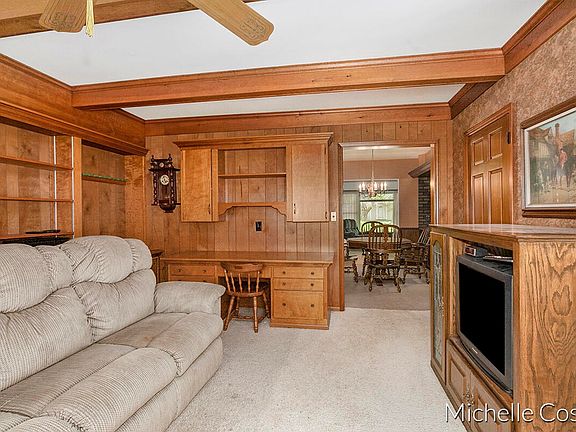 5th image of 1745 Woodcliff Ave SE