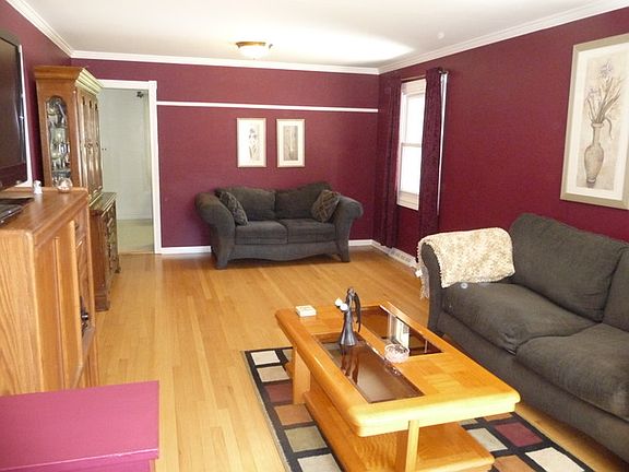 3rd image of 1924 Thornwood Ln