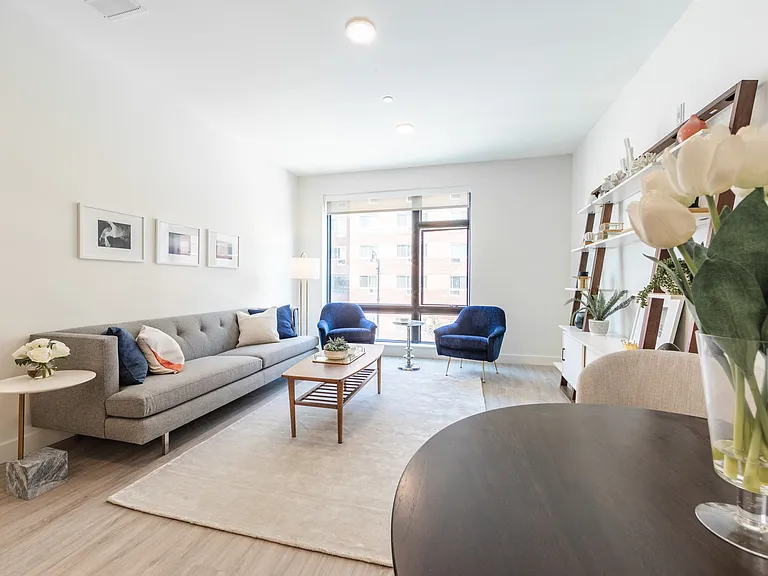Holmes Beverly — Photo 14