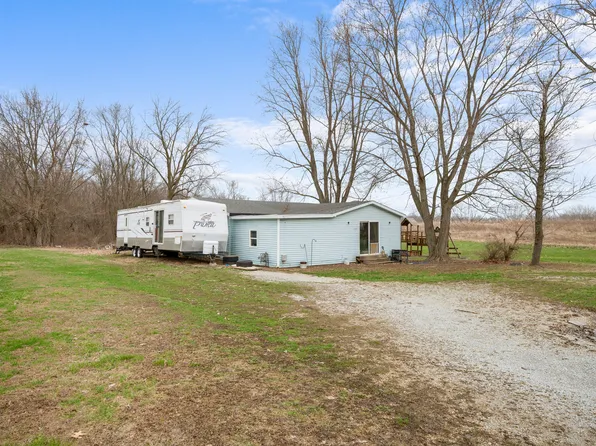 525 E Maple St, Westfield, IL 62474