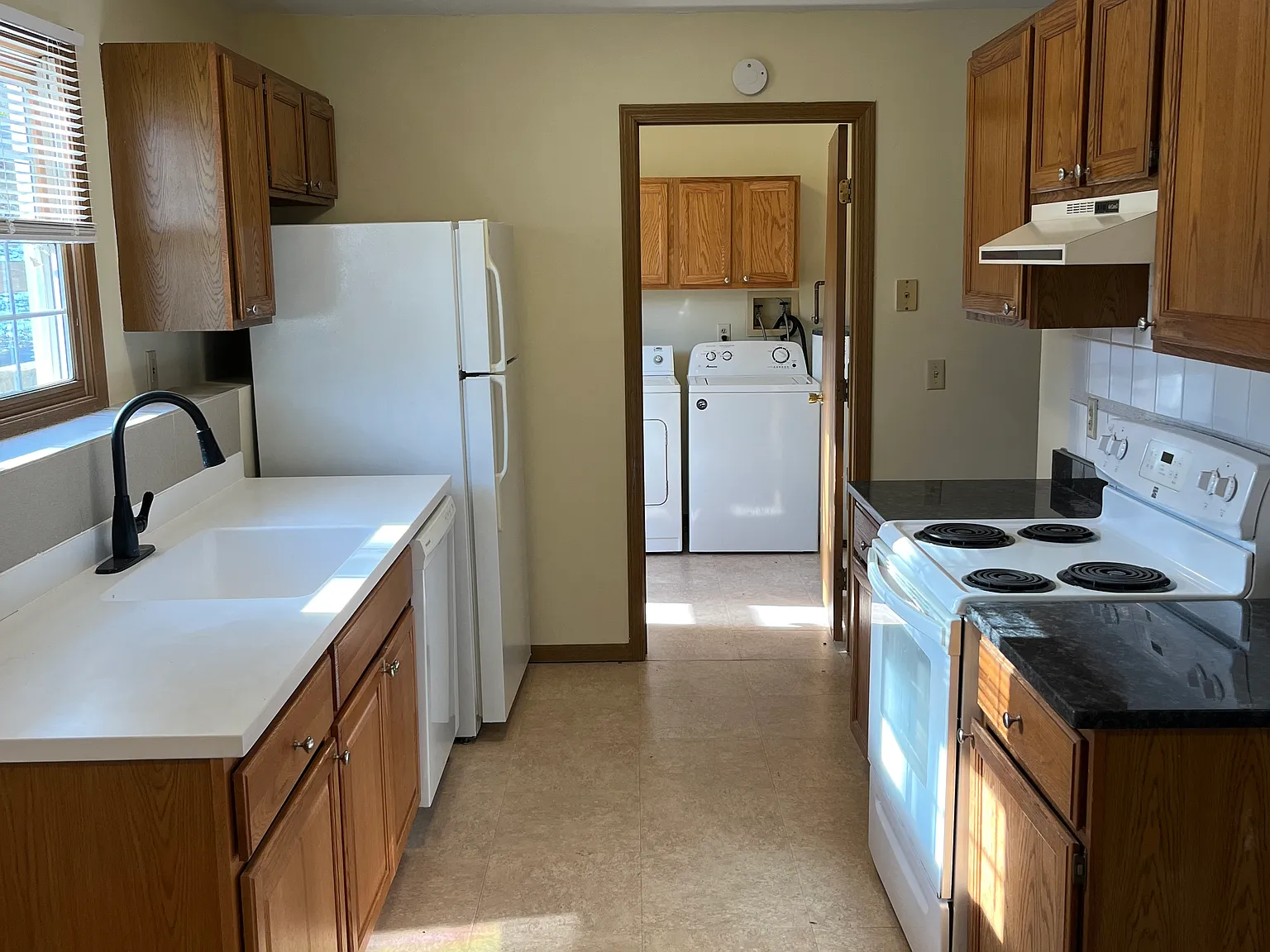 2 bed, 900 sqft, $1,595 — Photo 2