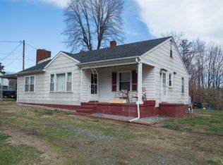 216 Dogwood Ln, Hurt, VA 24563