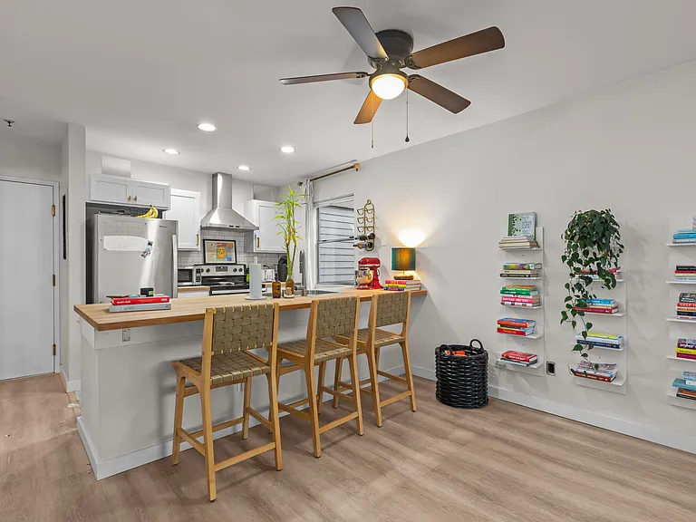 2827 Franklin Ave E #S5 — Photo 9