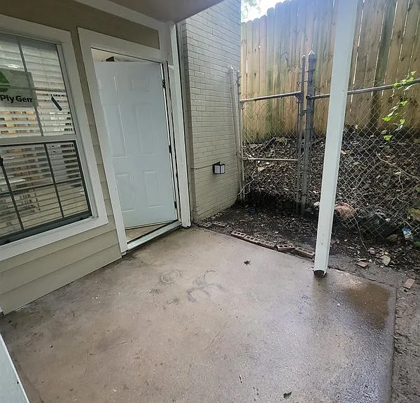 281 Chatsworth St — Photo 7