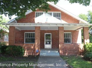 914 N Manhattan Ave, Manhattan, KS 66502