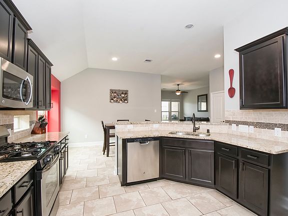 3rd image of 6804 Linden Creek Ln