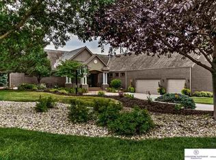 18535 Shadow Ridge Dr, Omaha, NE 68130