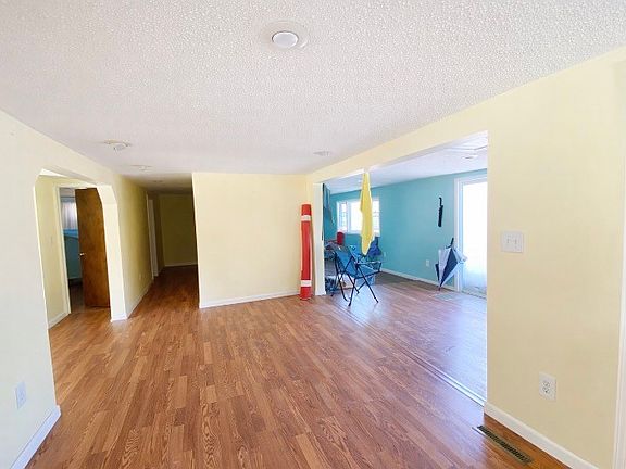 5th image of 646 River Rd