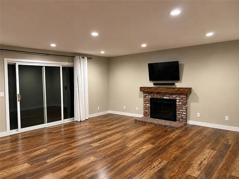701 Longfellow Dr — Photo 5