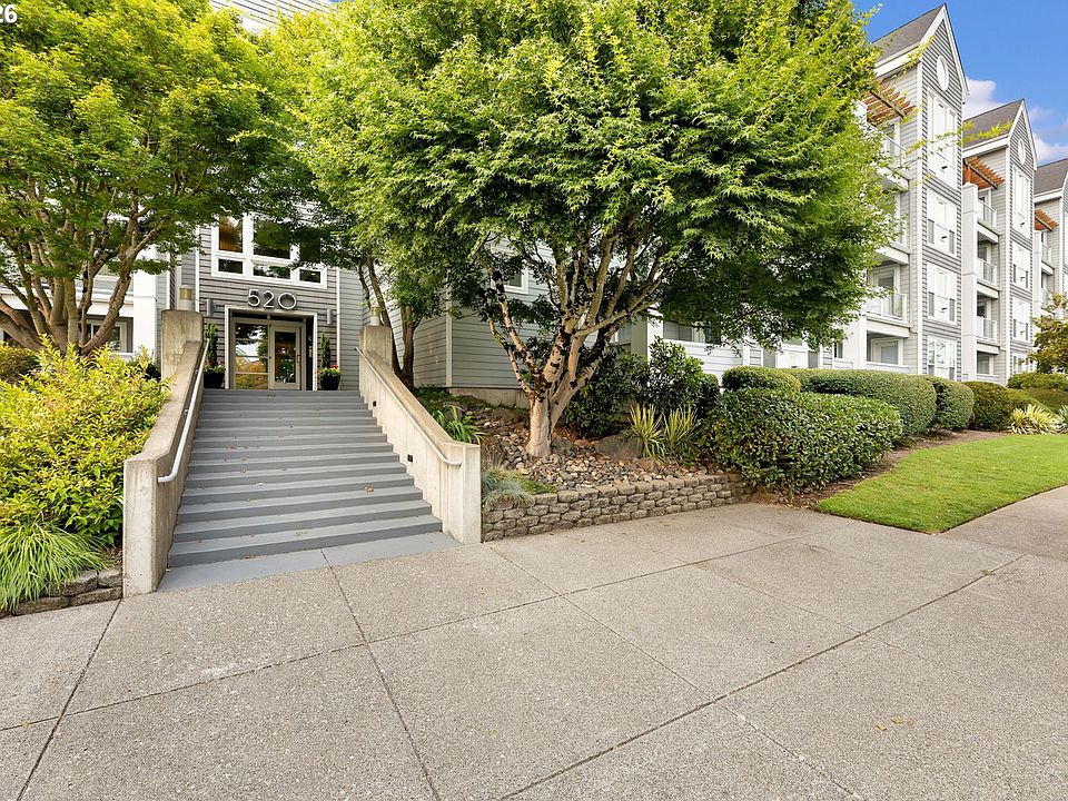 1st image of 520 SE Columbia River Dr APT 330