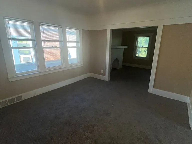 2645 W Grand St — Photo 4