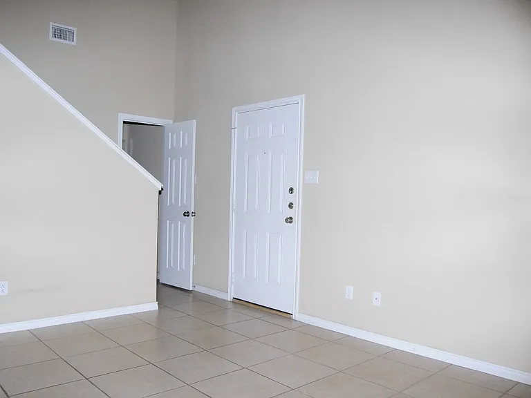 2350 Autumn Chase Loop #A — Photo 3